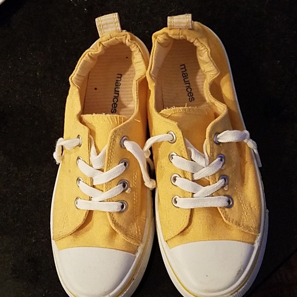 maurices tennies